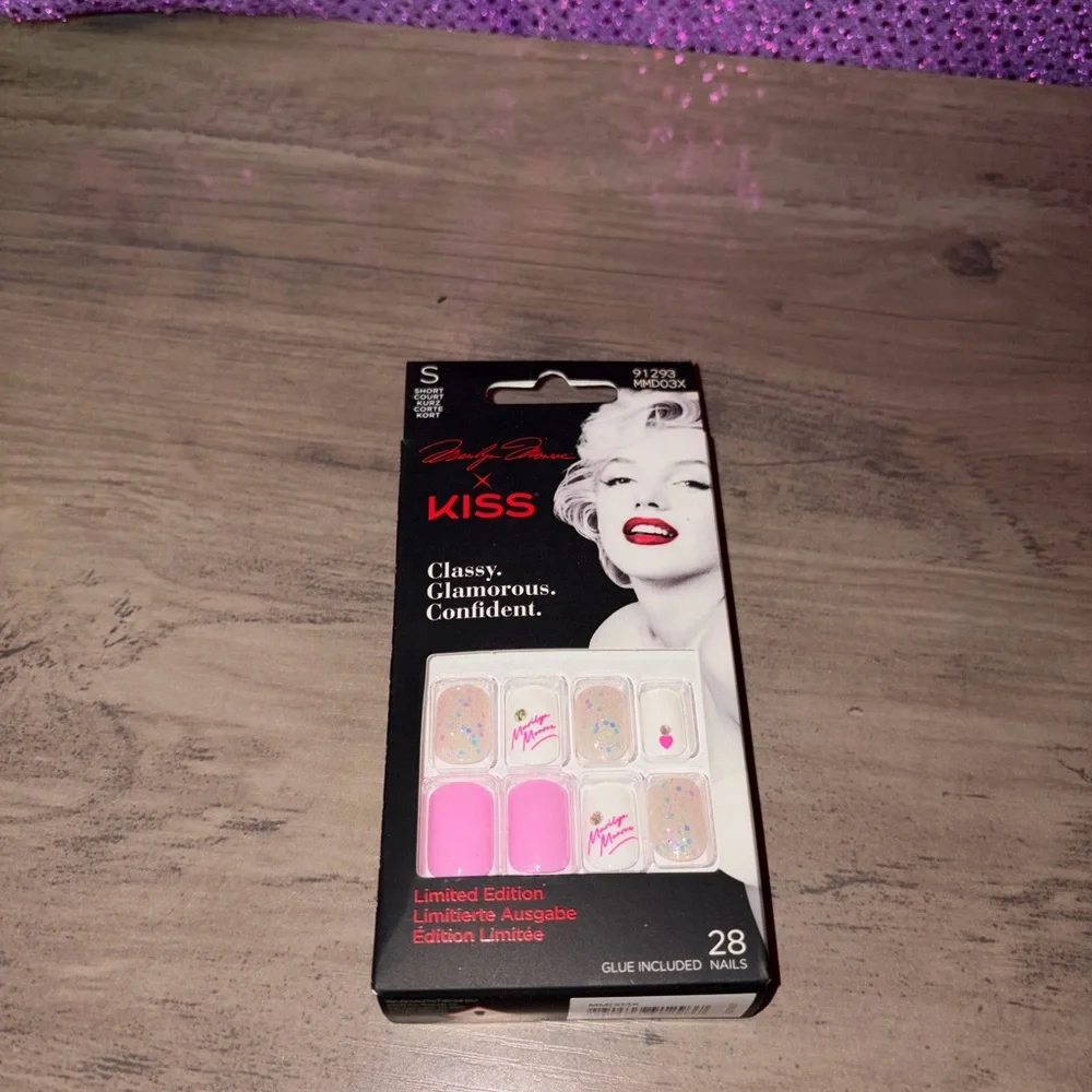 KISS Marilyn Monroe Pink White Glam Press On Nails Short 28ct w/ Glue NIP - Picture 4 of 7